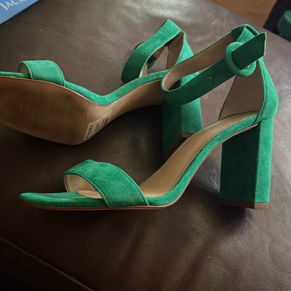 Ann Amazing Taylor green apple 7 1/2 brand new sandal $138.00